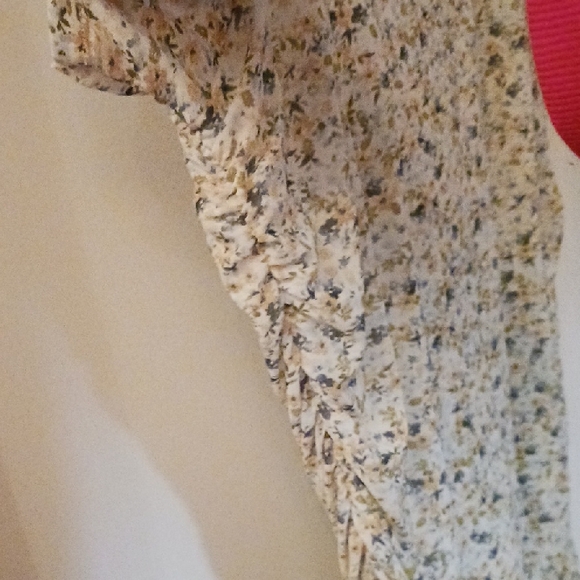 Torrid Beige Floral Ruched Top - Picture 5 of 5